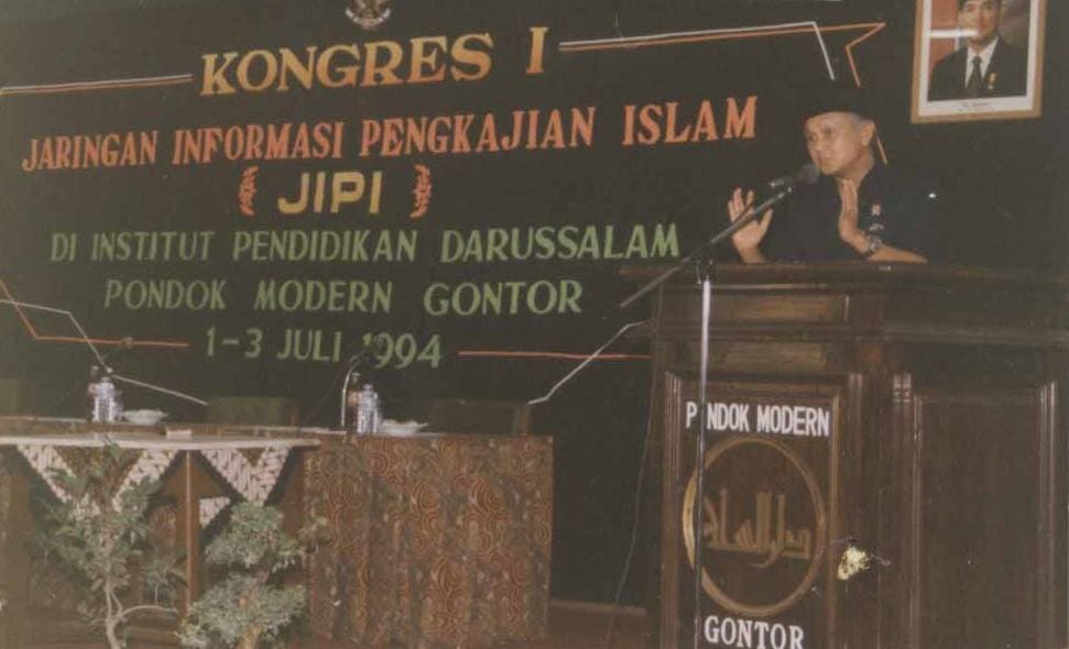 4. 1994 - Bj Habibie Memberikan Sambutan dalam kongres 1 JIPI di IPD, pada tahun yang sama IPD menjadi Institut Studi Islam Darussalam (ISID)