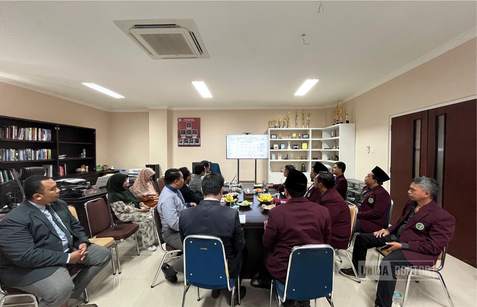 Kunjungan FAI Universitas Yudharta Pasuruan ke FEM UNIDA Gontor dalam rangka benchmarking kurikulum dan persiapan akreditasi.