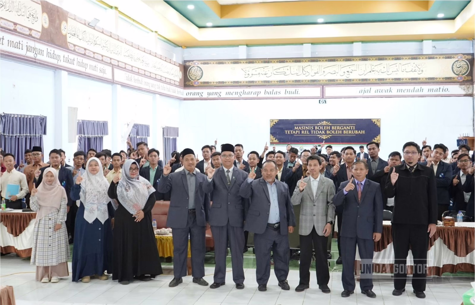 Pemaparan program Pascasarjana UNIDA Gontor kepada para guru dan mahasiswa Pondok Modern Darussalam Gontor Kampus 4 Banyuwangi di aula pesantren.
