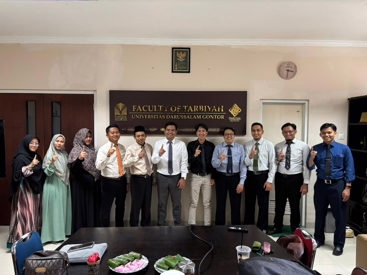 Workshop Penulisan Artikel Ilmiah Bereputasi MPAI UNIDA Gontor bersama pemateri Dr. Akhmad Sirojuddin dan peserta dosen-mahasiswa di kampus UNIDA Gontor.