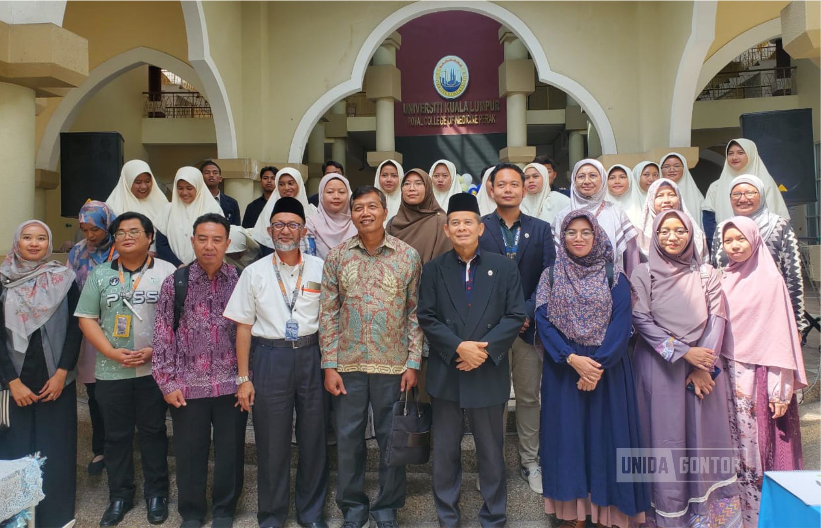 Delegasi FIK UNIDA Gontor melakukan kunjungan akademik dan pengabdian masyarakat di Malaysia.