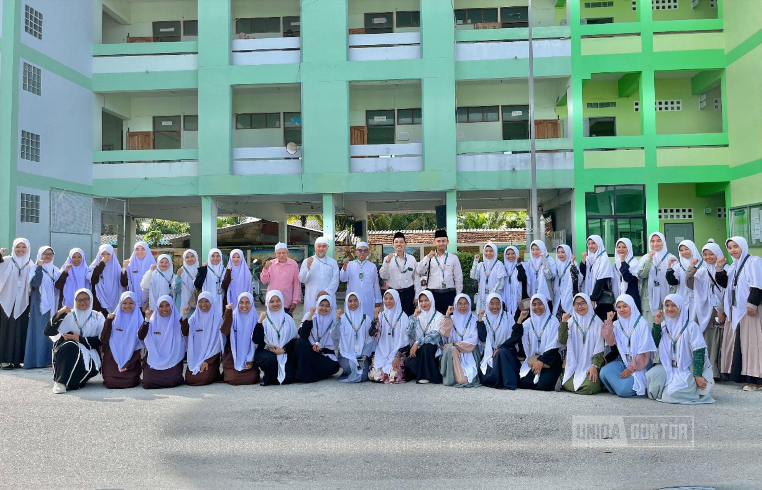 Pelepasan 67 mahasiswi Fakultas Tarbiyah UNIDA Gontor untuk mengikuti program SPL-PPL Internasional di Thailand.