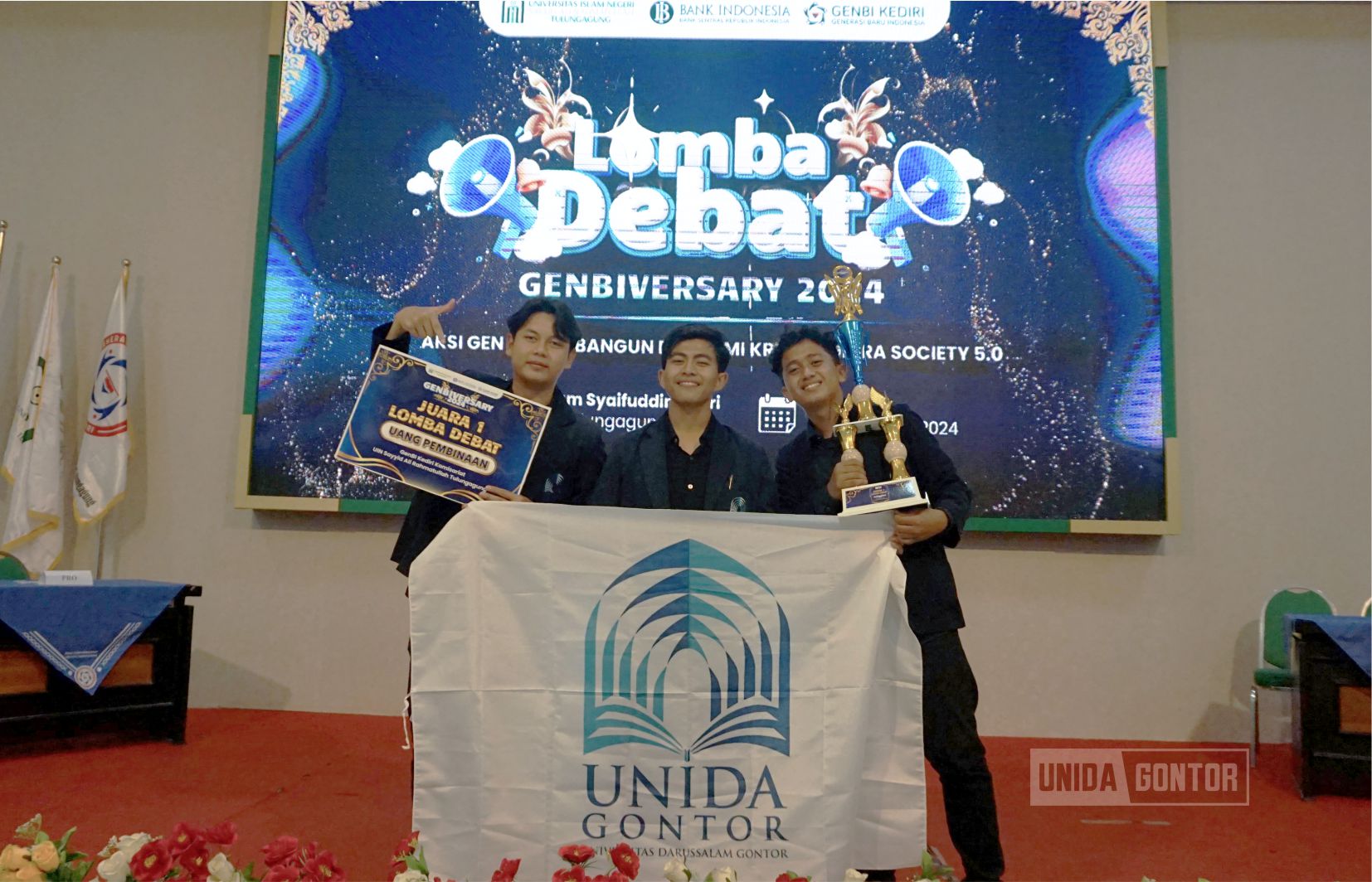 Tim debat UNIDA Gontor meraih Juara 1 di lomba debat Bahasa Indonesia dalam ajang Genbiversary 2024 di Universitas Islam Negeri Sayyid Ali Rahmatullah, Tulungagung.