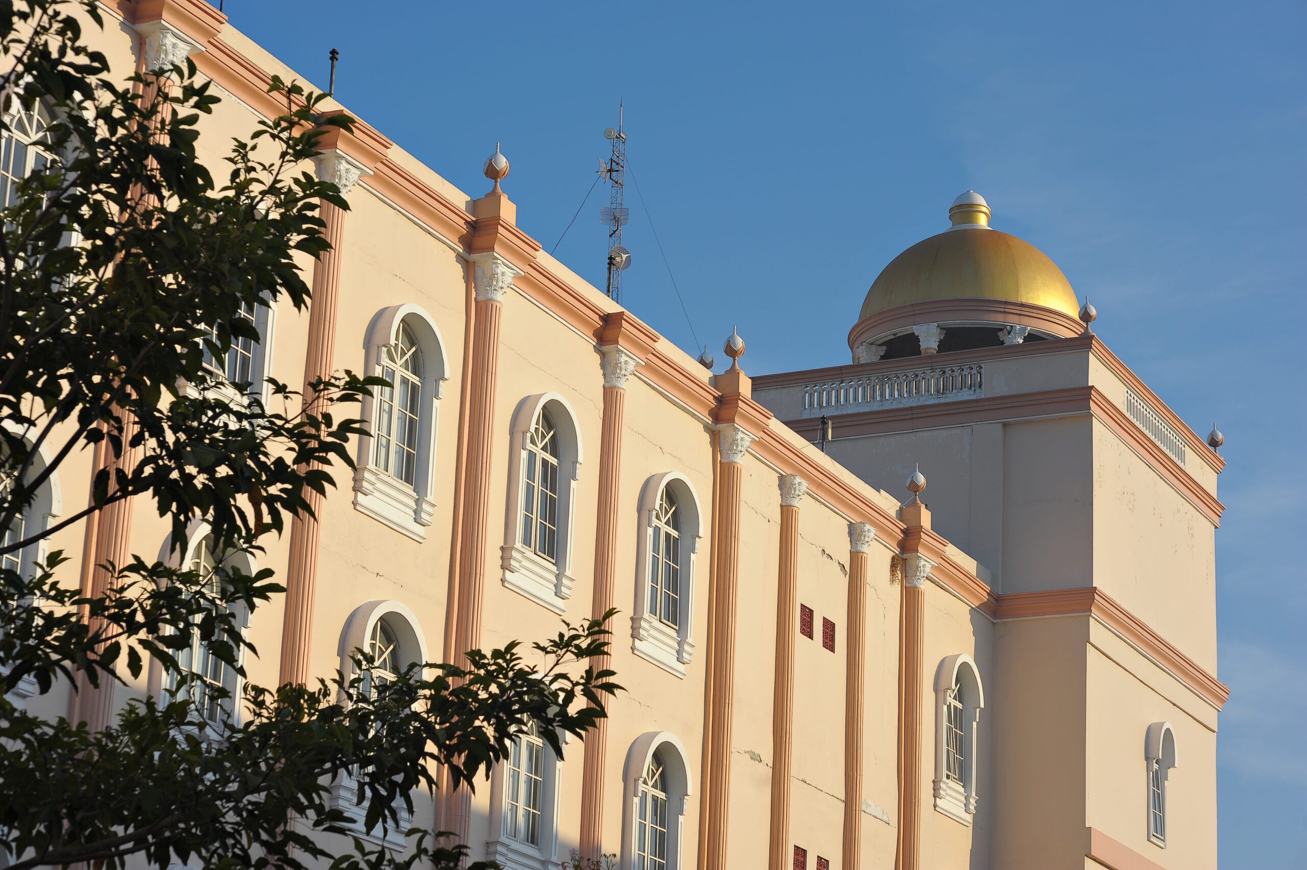 Gedung Utama Universitas Darussalam Gontor