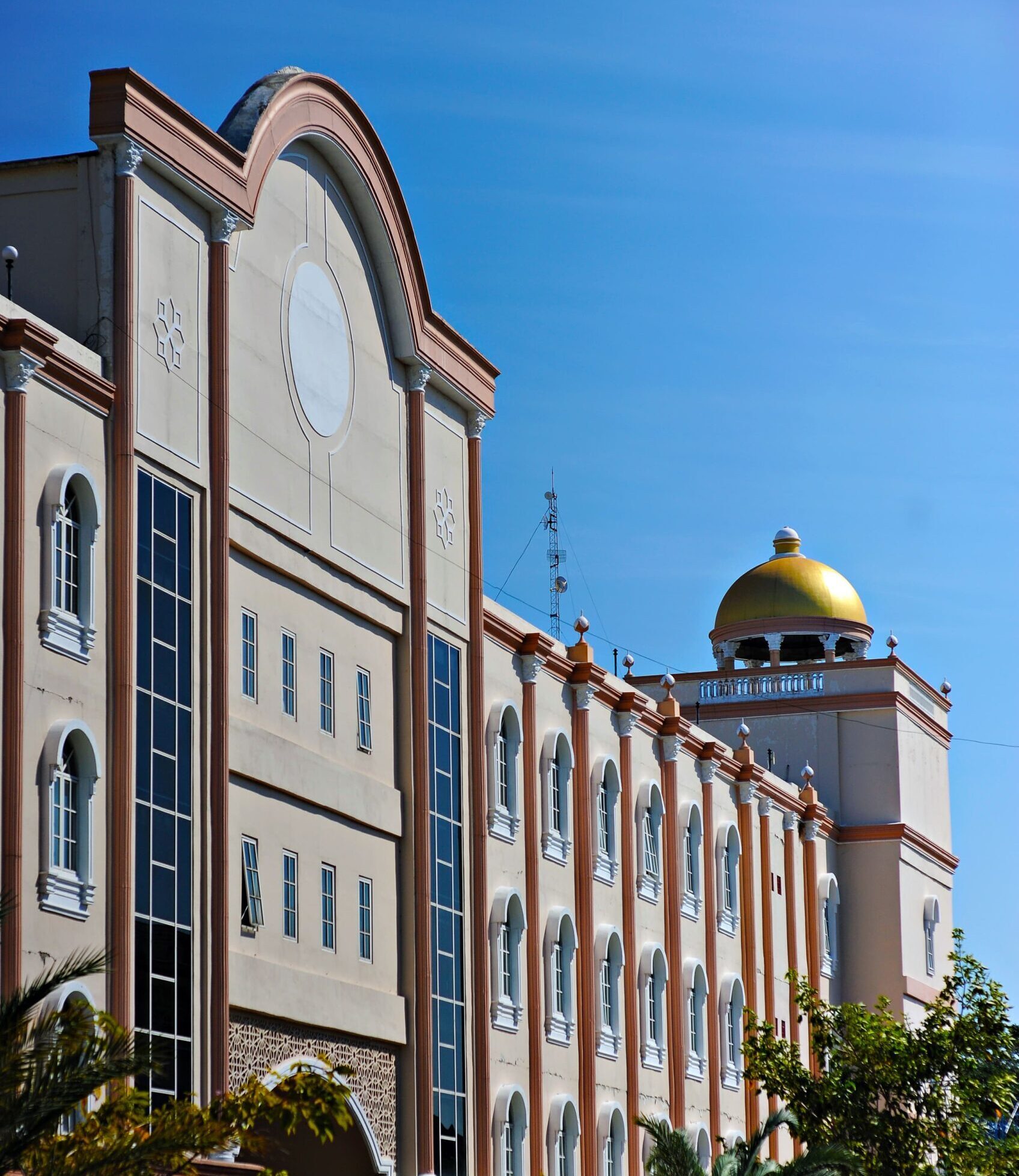 Portrait Gedung Utama Universitas Darussalam Gontor UNIDA Gontor