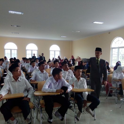 Hundreds of Students MTsN Ponorogo Followed Usbu' Arabiy in UNIDA Gontor