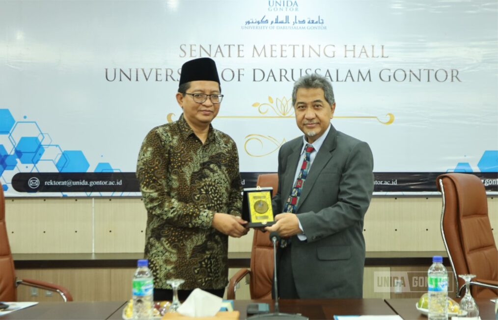 Universitas Al-Qolam Malang mengadakan benchmarking dengan Universitas Darussalam Gontor pada Kamis, 21 November 2024, membahas pengelolaan program unggulan dan kolaborasi akademik.