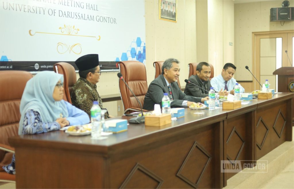 Universitas Al-Qolam Malang mengadakan benchmarking dengan Universitas Darussalam Gontor pada Kamis, 21 November 2024, membahas pengelolaan program unggulan dan kolaborasi akademik.