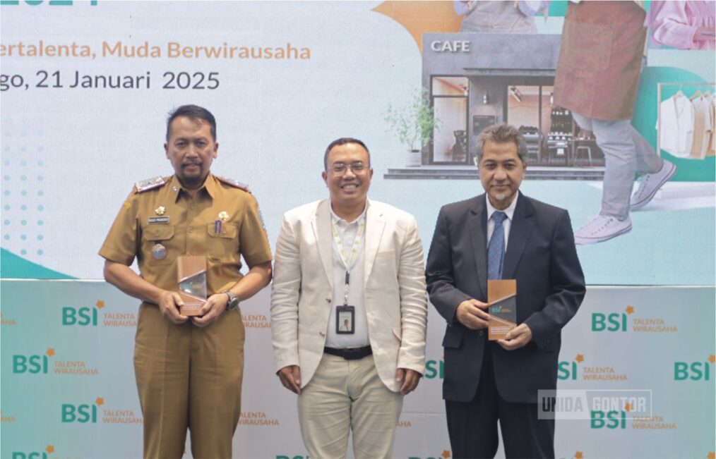 Suasana Onboarding Talenta Wirausaha BSI 2024 di Hall UNIDA Gontor, Ponorogo, dengan narasumber dari BSI, HIPMI, dan UMKM syariah.