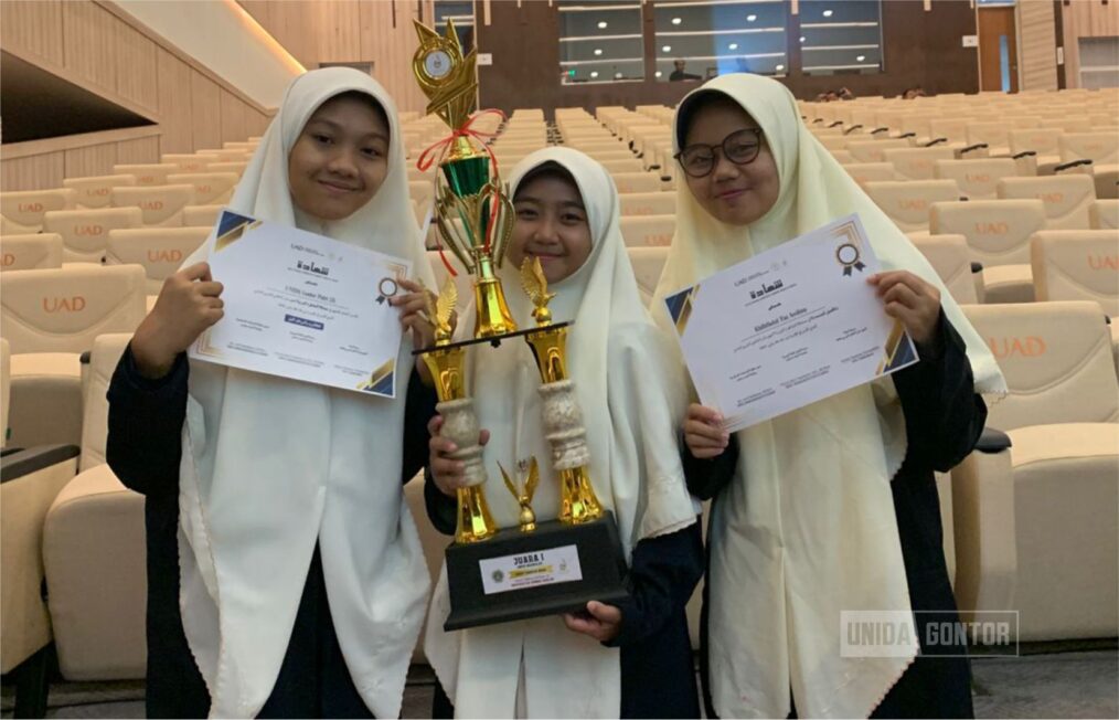 Tim Mahasiswi UNIDA Gontor Kelas C meraih Juara 1 Lomba Debat Bahasa Arab di Arabic World Festival 2025 di Universitas Ahmad Dahlan Yogyakarta.