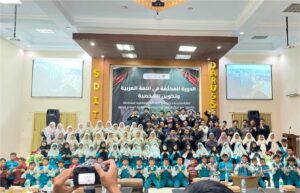 Anak-anak SDIT Darussalam berpartisipasi dalam kegiatan Arabic Camp di UNIDA Gontor, belajar bahasa Arab dengan metode yang menyenangkan.