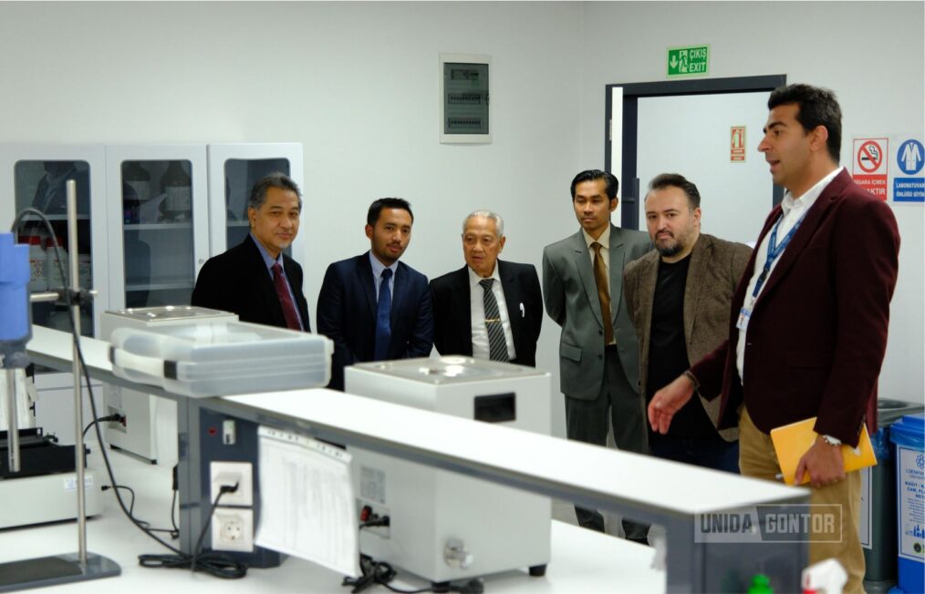 UNIDA Gontor delegation visits Lokman Hekim University to explore medical collaboration opportunities in Ankara.