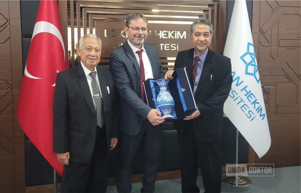 UNIDA Gontor delegation visits Lokman Hekim University to explore medical collaboration opportunities in Ankara.