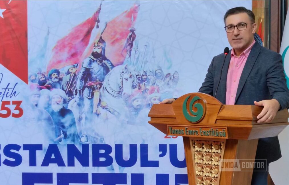 Rektor UNIDA Gontor Prof. Hamid Fahmy Zarkasyi saat menjadi pembicara dalam seminar Penaklukan Konstantinopel di Jakarta