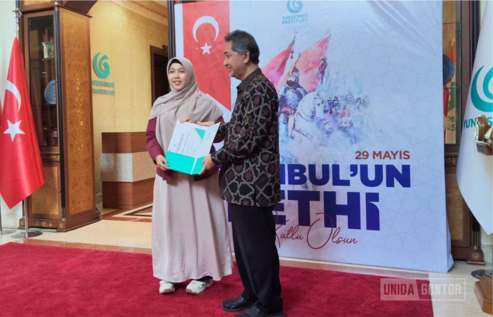 Rektor UNIDA Gontor Prof. Hamid Fahmy Zarkasyi saat menjadi pembicara dalam seminar Penaklukan Konstantinopel di Jakarta