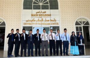 Rombongan Prodi PBA UMP kunjungi UNIDA Gontor untuk benchmarking dan visiting lecturer, disambut pimpinan pondok dan dekanat fakultas.