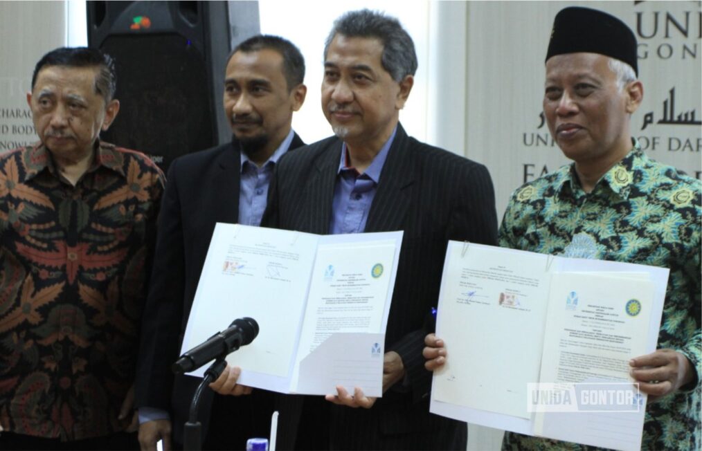 Penandatanganan kerjasama antara UNIDA Gontor dan RSU Muhammadiyah Ponorogo di bidang pendidikan dan kesehatan