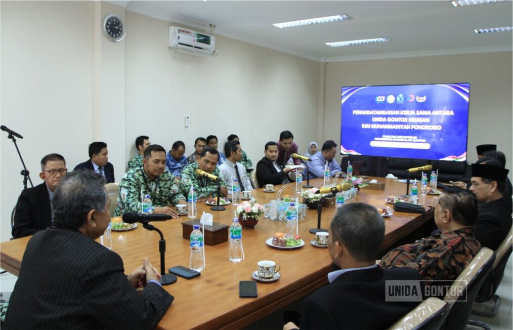 Penandatanganan kerjasama antara UNIDA Gontor dan RSU Muhammadiyah Ponorogo di bidang pendidikan dan kesehatan