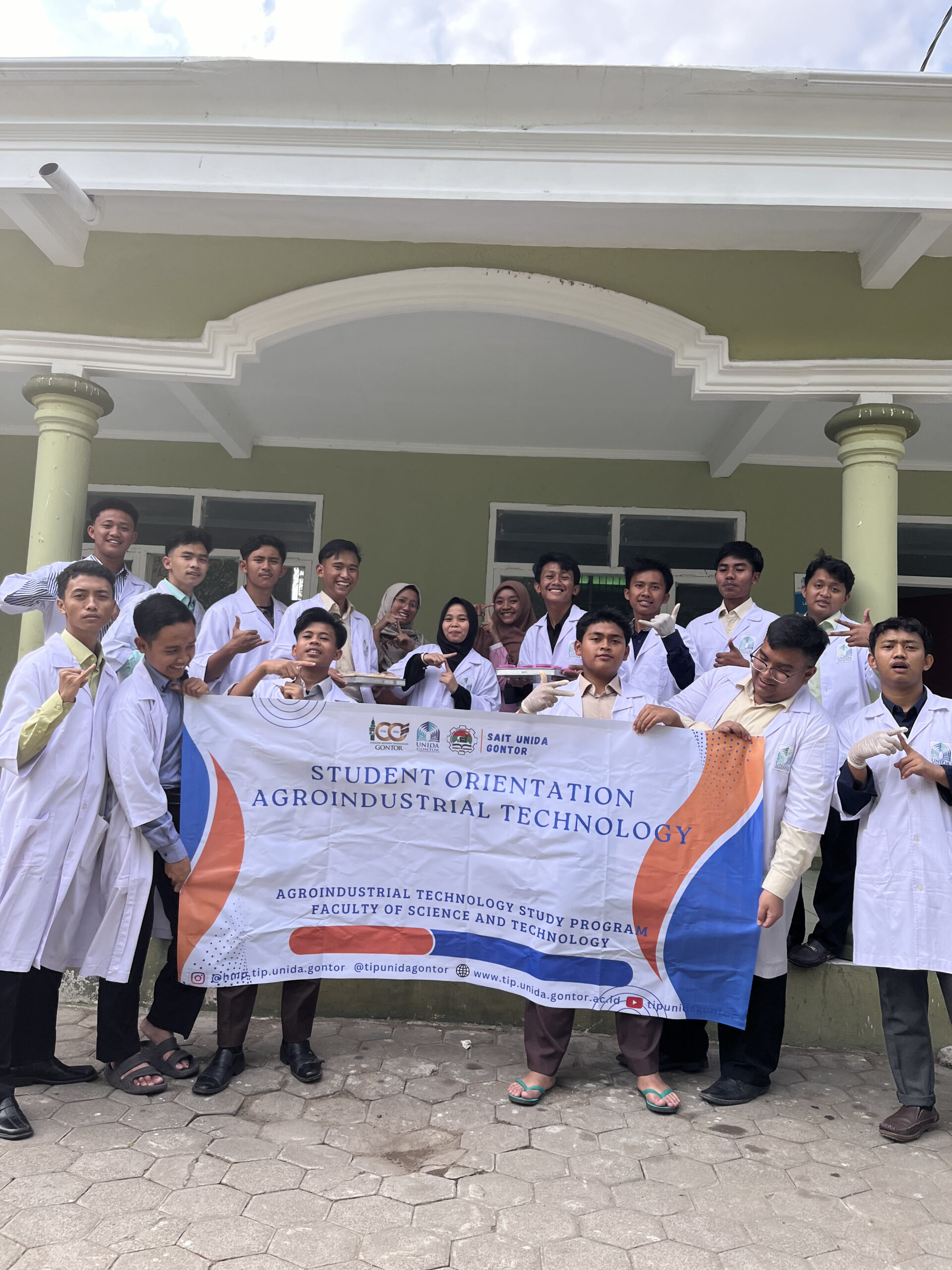 Mahasiswa UNIDA Gontor praktik membuat ice cream buah di Laboratorium Terpadu