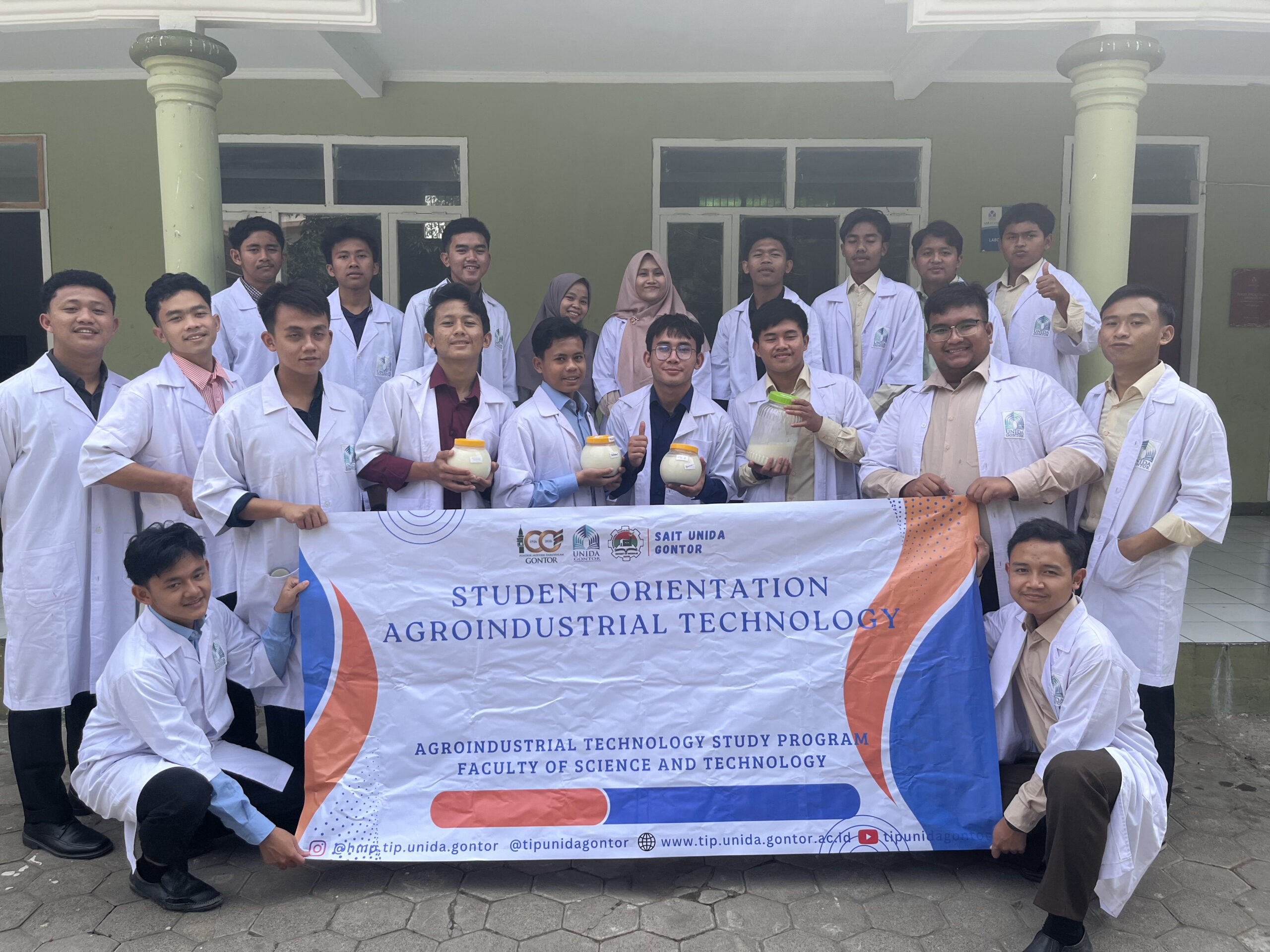 Mahasiswa UNIDA Gontor praktik membuat yogurt di laboratorium terpadu