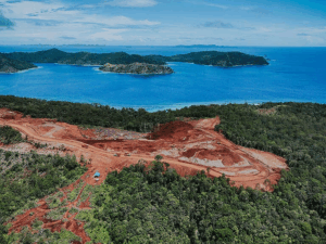 Tambang nikel mengancam kelestarian alam Raja Ampat dan keberlangsungan ekosistem pesisir.