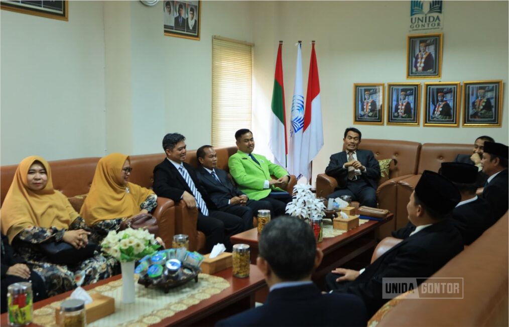 Penandatanganan MoU antara UNIDA Gontor dan UBHI di kampus UNIDA Gontor