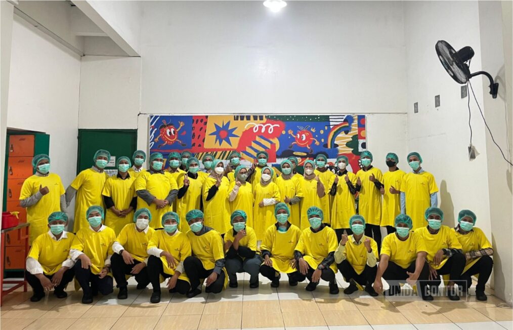 Mahasiswa UNIDA Gontor saat kunjungan ke fasilitas produksi PT Marimas Putera Kencana.