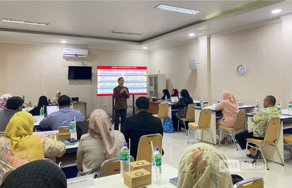 Foto suasana pelatihan pengembangan kurikulum blok dan keterampilan medik di Fakultas Kedokteran UNIDA Gontor