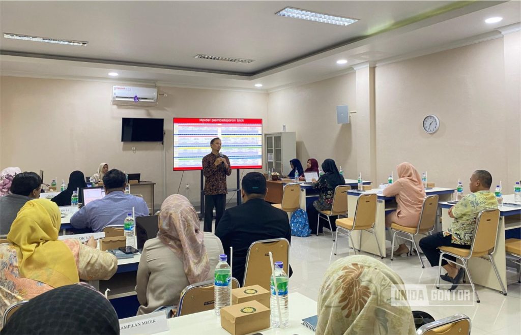 Foto suasana pelatihan pengembangan kurikulum blok dan keterampilan medik di Fakultas Kedokteran UNIDA Gontor