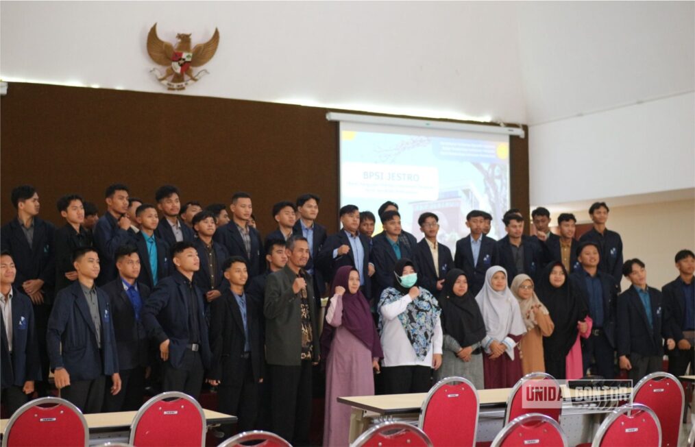 Mahasiswa Prodi Agroteknologi UNIDA Gontor praktik lapangan di Bendungan Selorejo, Malang, bersama dosen pendamping.