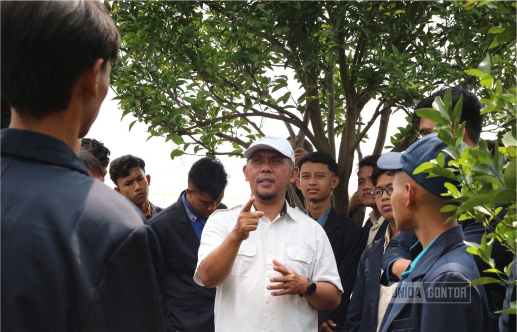 Mahasiswa Prodi Agroteknologi UNIDA Gontor praktik lapangan di Bendungan Selorejo, Malang, bersama dosen pendamping.