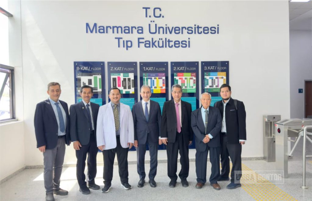 UNIDA Gontor delegates meet Marmara University Faculty of Medicine to propose collaborative medical research projects in Istanbul.