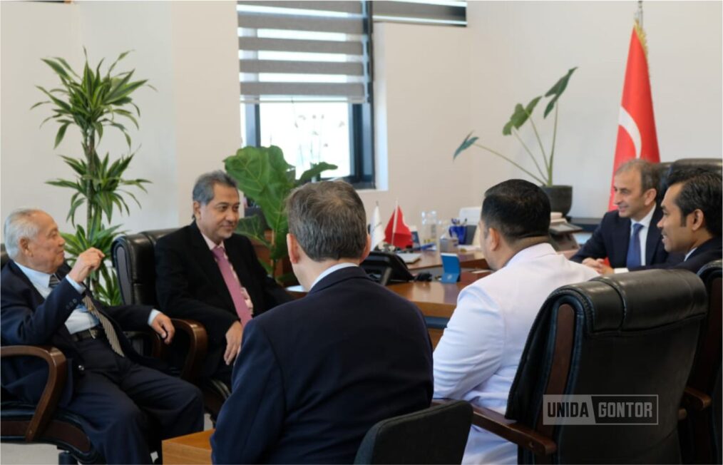 UNIDA Gontor delegates meet Marmara University Faculty of Medicine to propose collaborative medical research projects in Istanbul.