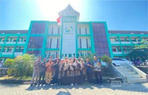 Foto kegiatan benchmarking TIP UNIDA Gontor ke TIP Universitas Trunojoyo Madura