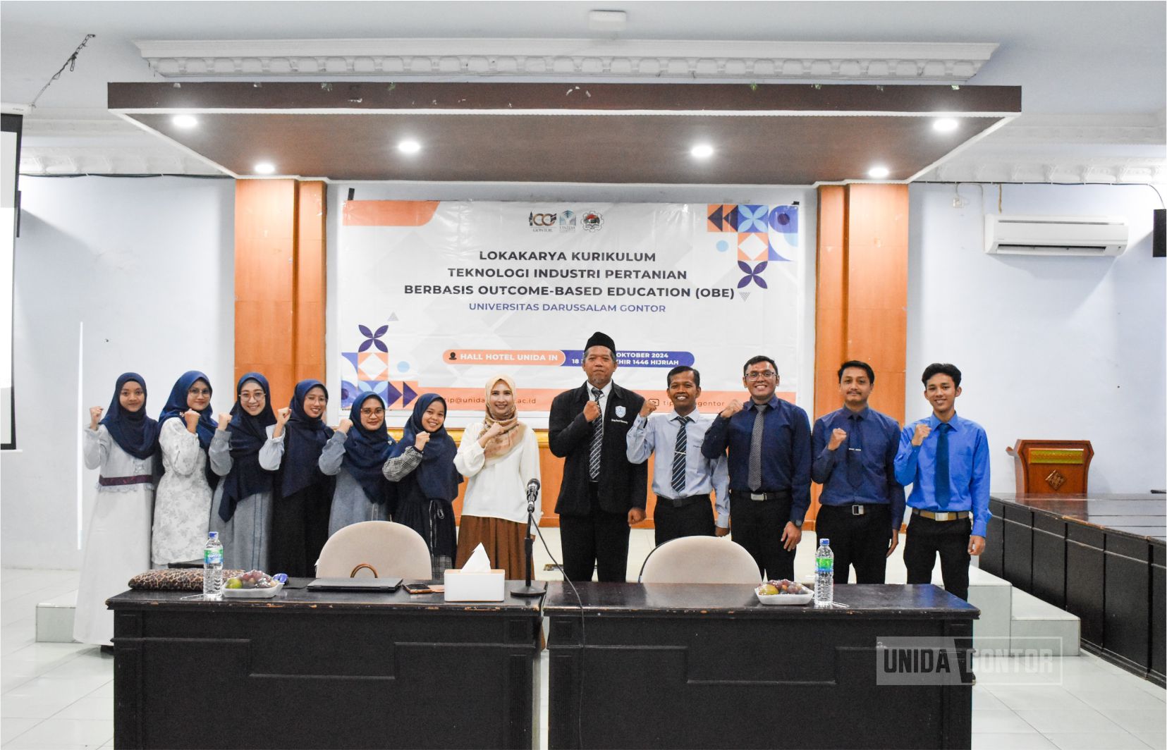 Narasumber menjelaskan konsep Outcome Based Education kepada dosen TIP UNIDA Gontor di Hotel Unida Inn.