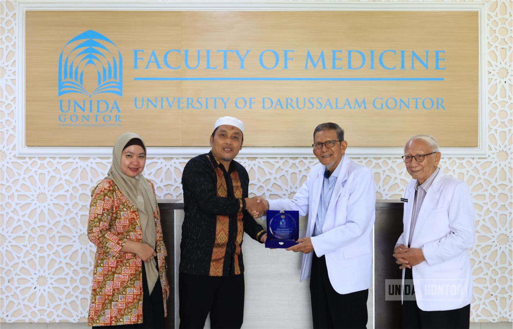 Kunjungan studi banding FK UMMAT ke FK UNIDA Gontor, membahas sinergi pendidikan kedokteran Islami.