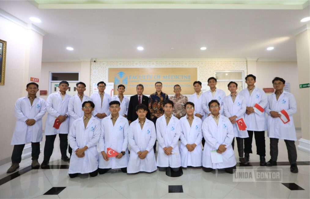 Duta Besar Turki Prof. Dr. Talip Küçükcan disambut civitas Fakultas Kedokteran UNIDA Gontor dalam kunjungan resmi