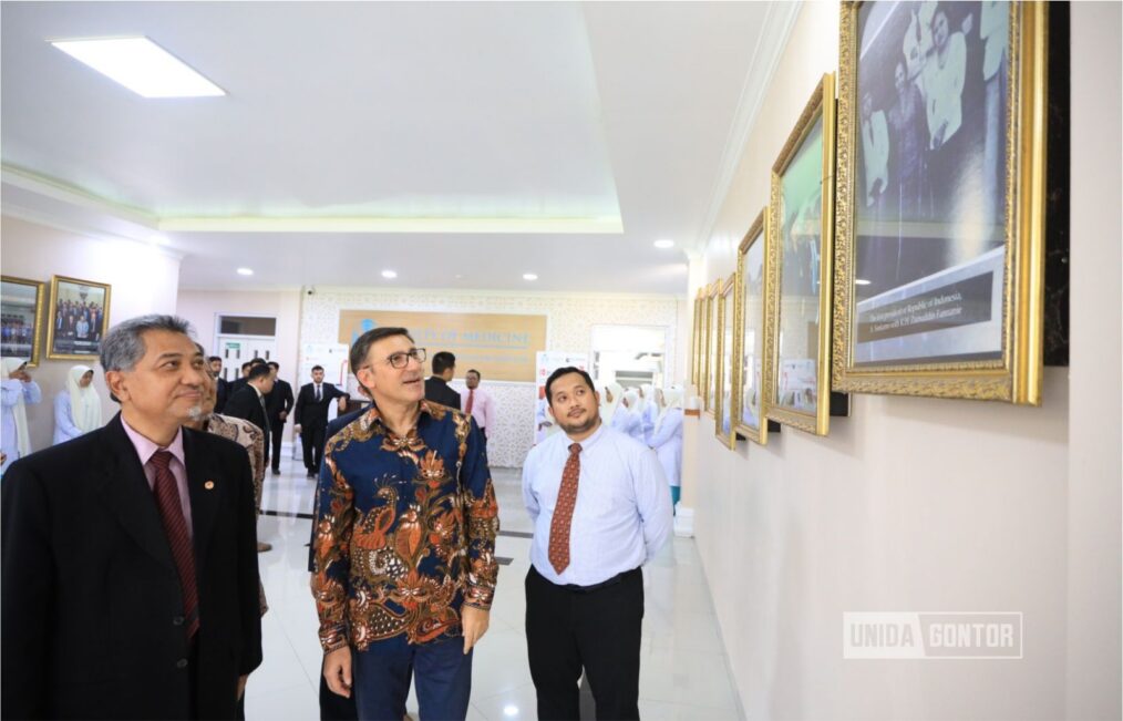 Duta Besar Turki Prof. Dr. Talip Küçükcan disambut civitas Fakultas Kedokteran UNIDA Gontor dalam kunjungan resmi