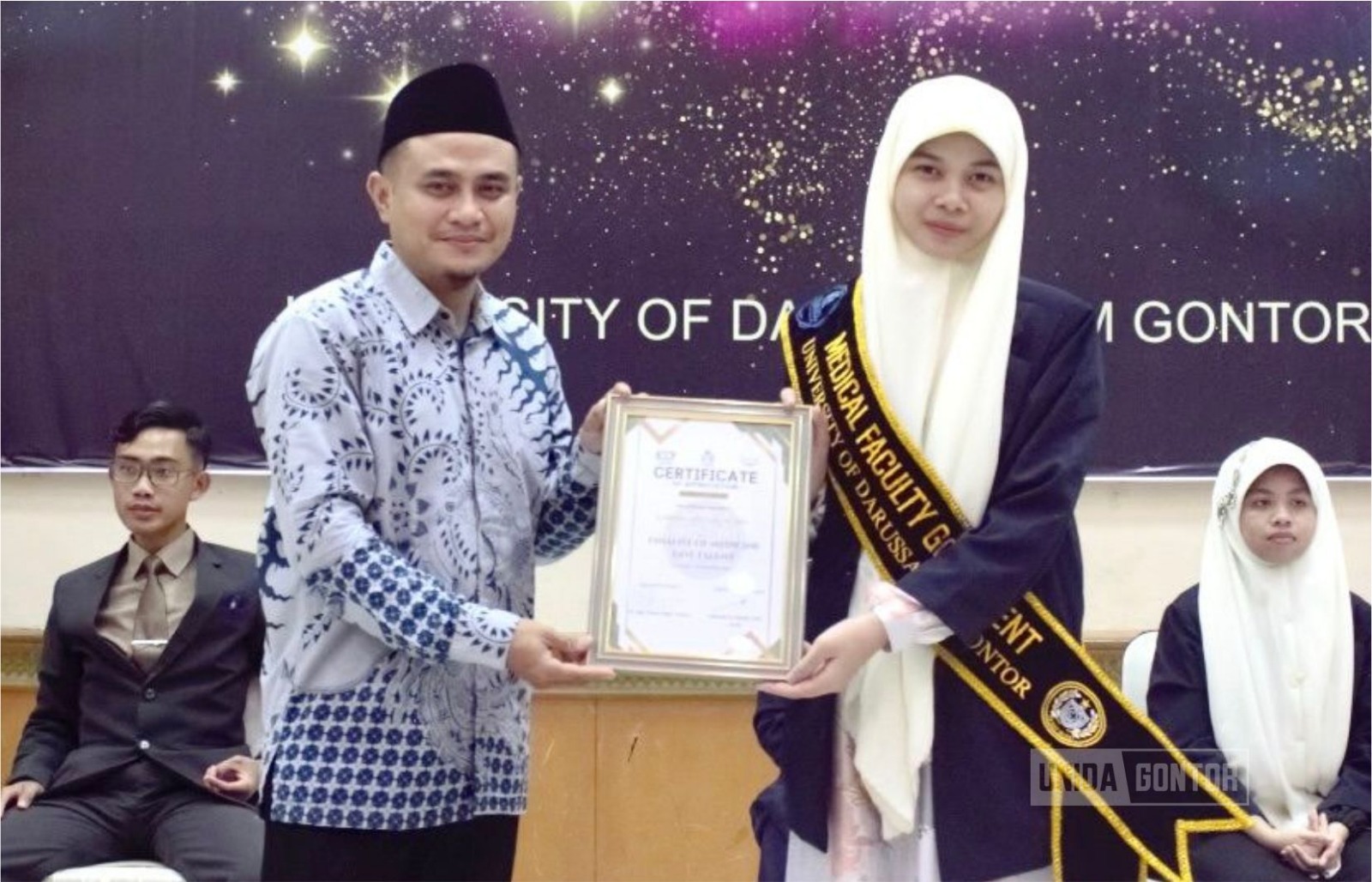 Finalis Duta Fakultas Kedokteran UNIDA Gontor 2024 saat mengikuti sesi presentasi esai di Hall CIOS