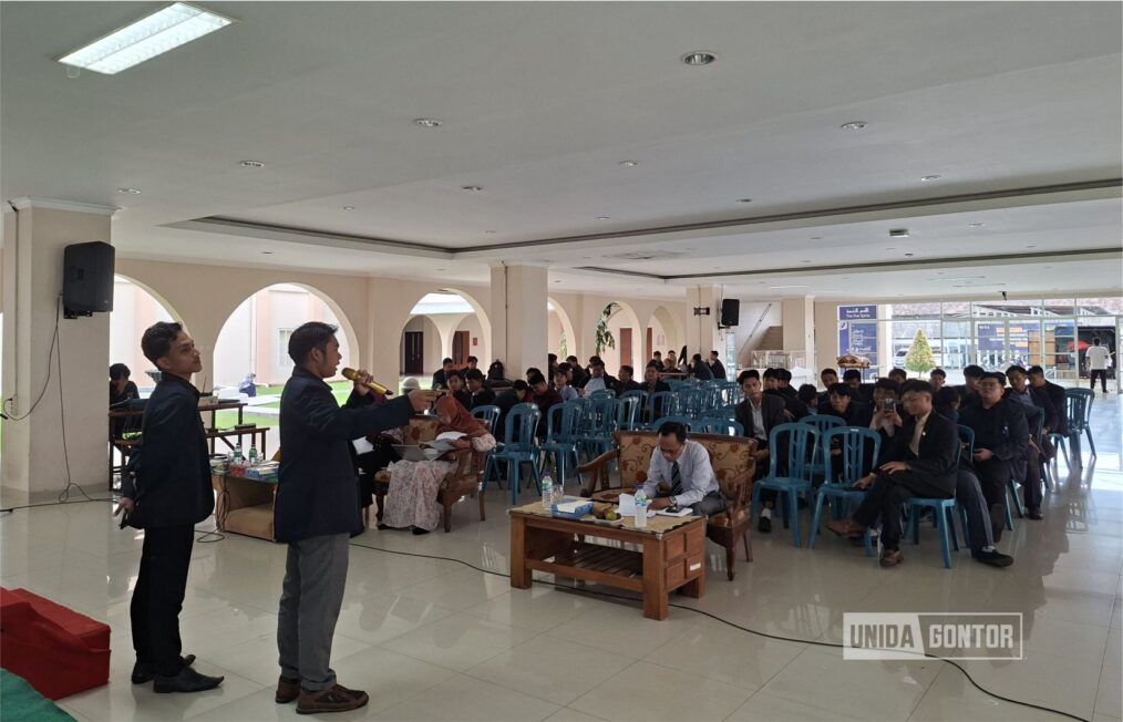 Mahasiswa UNIDA Gontor mempresentasikan proposal bisnis pada seleksi internal P2MW 2025