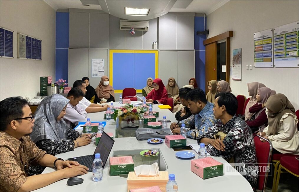 Peserta Sit In FK UNIDA Gontor berdiskusi untuk meningkatkan kolaborasi antar divisi