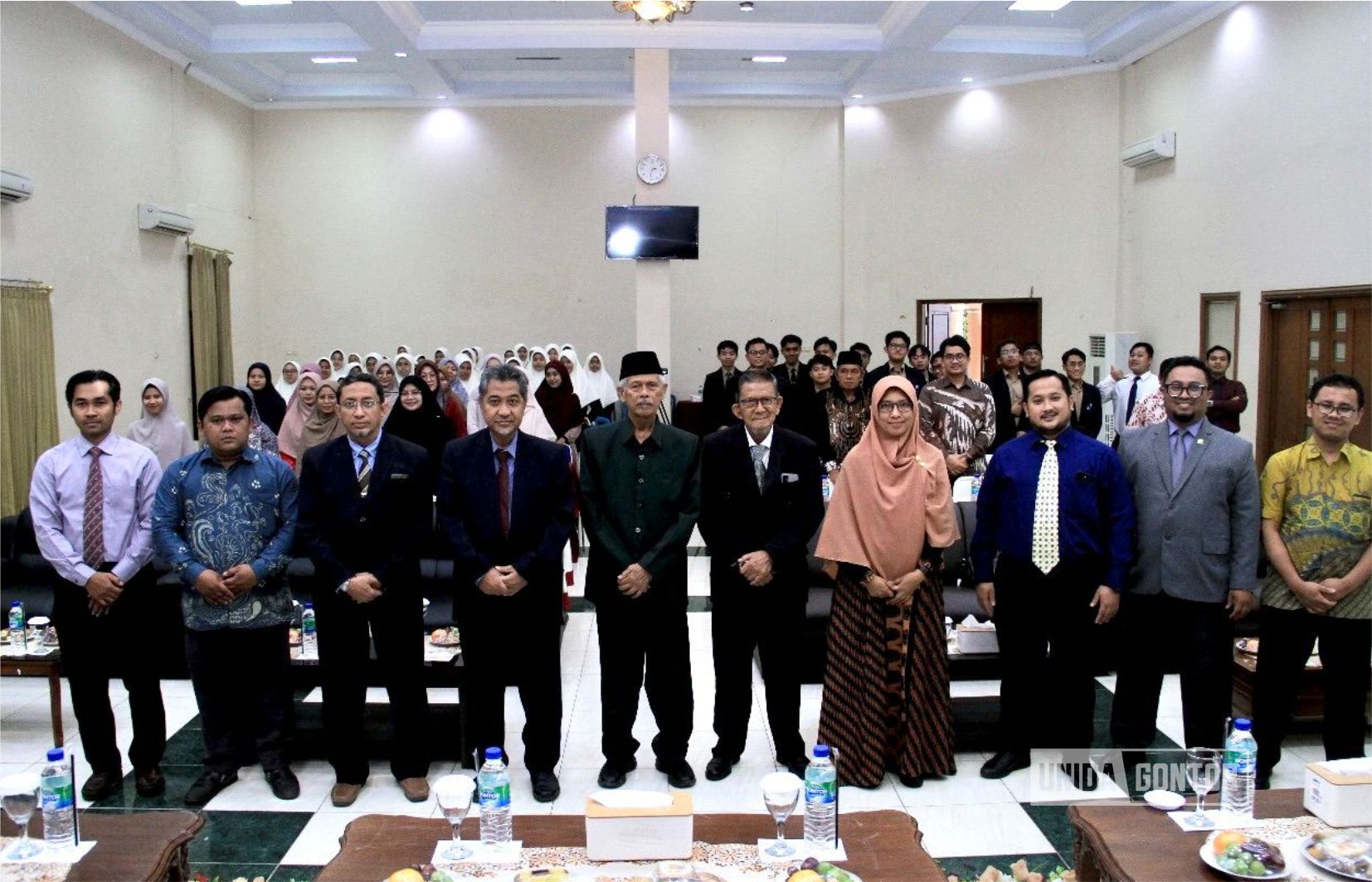 Perayaan Milad Pertama Fakultas Kedokteran UNIDA Gontor di Hall Cios bersama pimpinan universitas dan tamu undangan