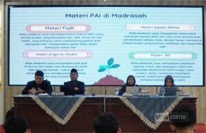 Narasumber UNIDA Gontor memberikan kuliah umum di Pondok Tazakka tentang kurikulum PAI dan edupreneurship