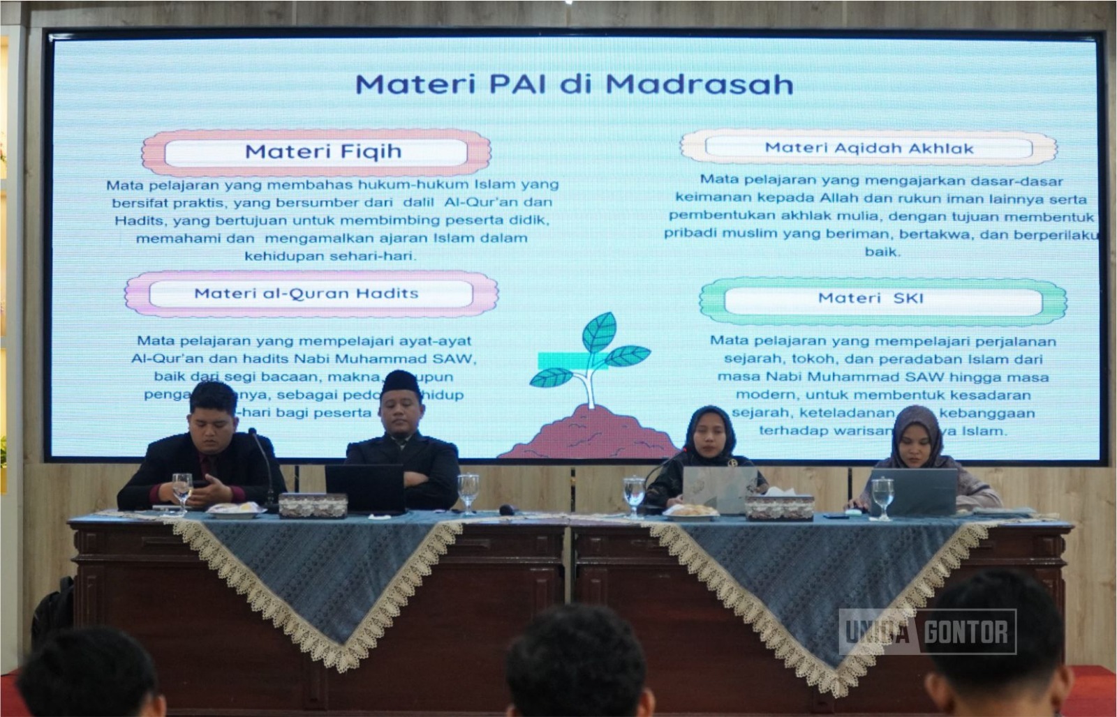 Narasumber UNIDA Gontor memberikan kuliah umum di Pondok Tazakka tentang kurikulum PAI dan edupreneurship