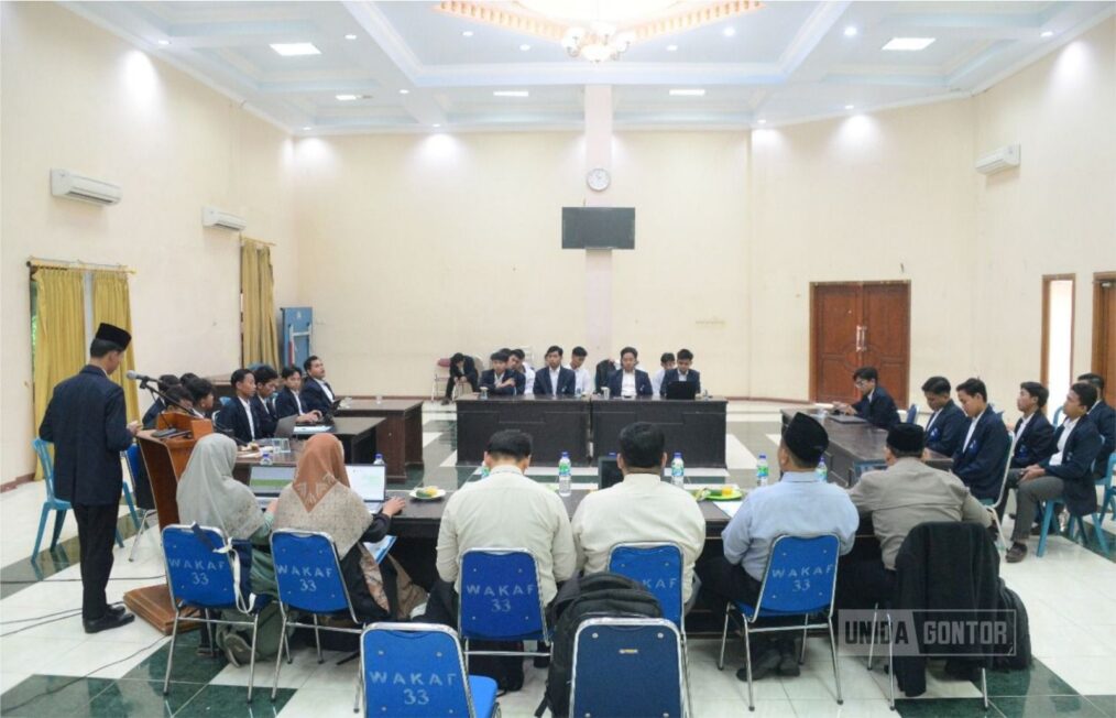 Peserta Musyawarah Kerja Prodi Pendidikan Agama Islam UNIDA Gontor membahas program kerja tahunan di Hall CIOS.