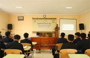 Workshop Kepemimpinan Mahasiswa PBA UNIDA Gontor bersama narasumber Al-Ustadz Ahmad Saifullah, Ph.D. di Hall Sirah Nabawiyah