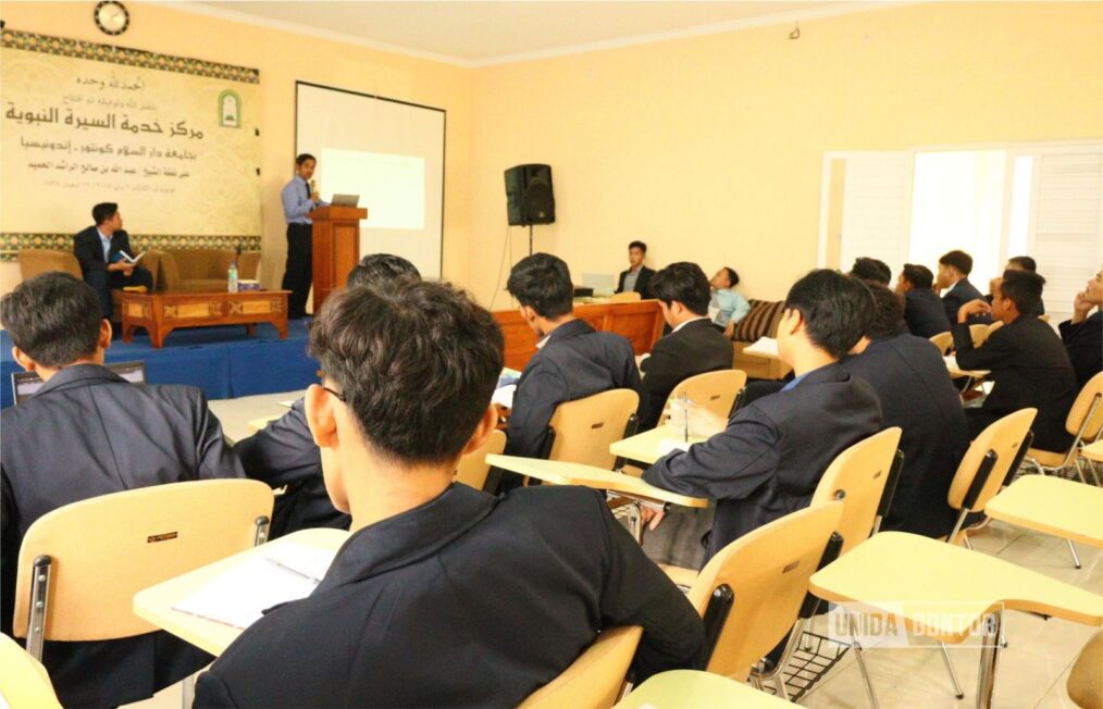 Workshop Kepemimpinan Mahasiswa PBA UNIDA Gontor bersama narasumber Al-Ustadz Ahmad Saifullah, Ph.D. di Hall Sirah Nabawiyah