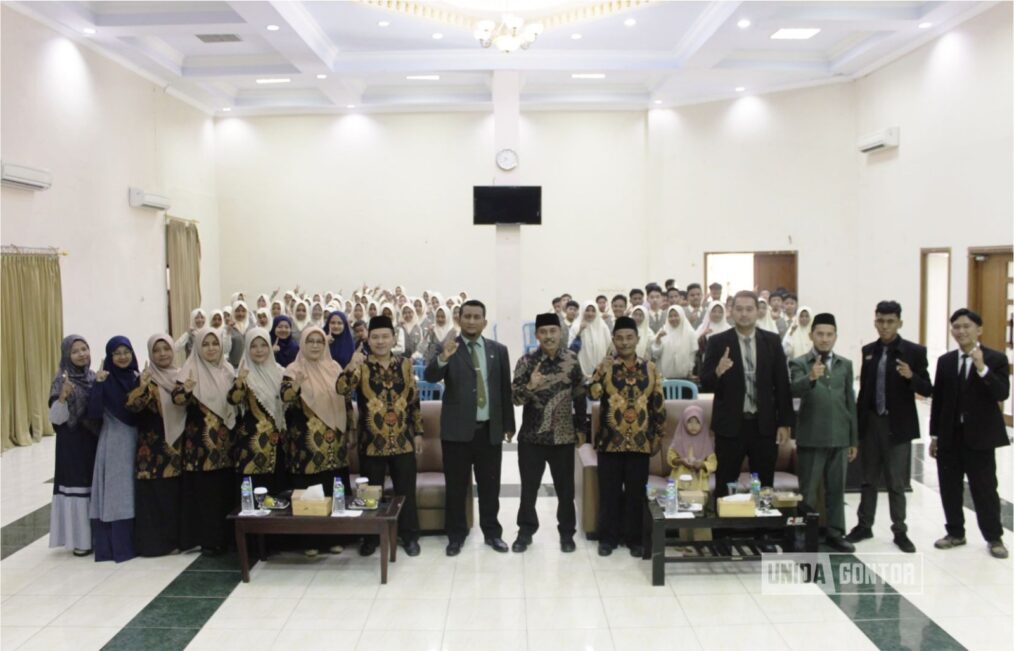 Siswa MTsN 1 Trenggalek mengikuti kegiatan Arabic Camp di Universitas Darussalam Gontor