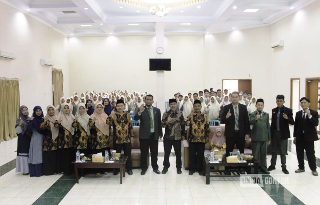 Siswa MTsN 1 Trenggalek mengikuti kegiatan Arabic Camp di Universitas Darussalam Gontor