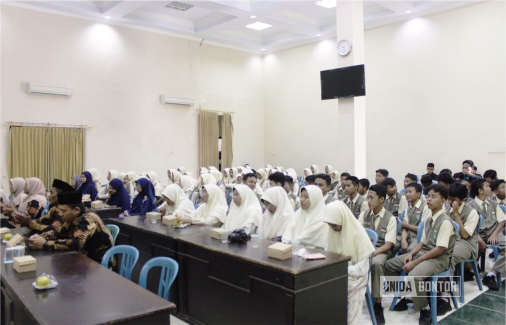 Siswa MTsN 1 Trenggalek mengikuti kegiatan Arabic Camp di Universitas Darussalam Gontor